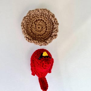 Handmade Crochet Cardinal Bird with Nest, Red Bird Figurine, Nature Lover Gift Bild 7