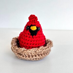 Handmade Crochet Cardinal Bird with Nest, Red Bird Figurine, Nature Lover Gift Bild 6