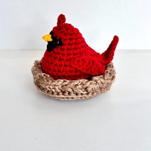 Handmade Crochet Cardinal Bird with Nest, Red Bird Figurine, Nature Lover Gift Bild 2