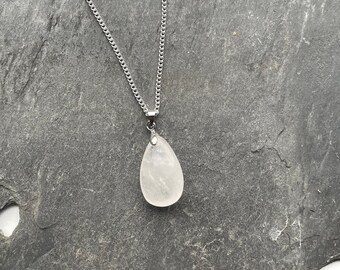 Natural quartz Crystal gemstone pendant  jewellery