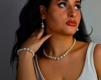 Ivory pearl set, jewelry set, pearl necklace with earrings and bracelet