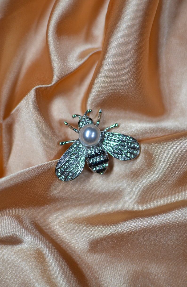 Bienen Brosche mit Perlen, Handgemachte Brosch, brooch with animal Bild 3