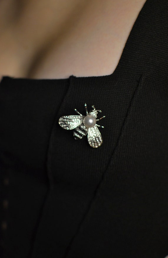 Dior bee shop brooch