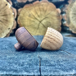 Small stubby acorn box