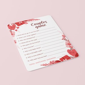 Peut inclure: Un jeu de couple imprimable avec un motif floral rouge et blanc. Le jeu comprend des questions comme "O&ugrave; &ecirc;tes-vous all&eacute;s pour votre premier rendez-vous ?" et "Qui a dit je t'aime en premier ?"