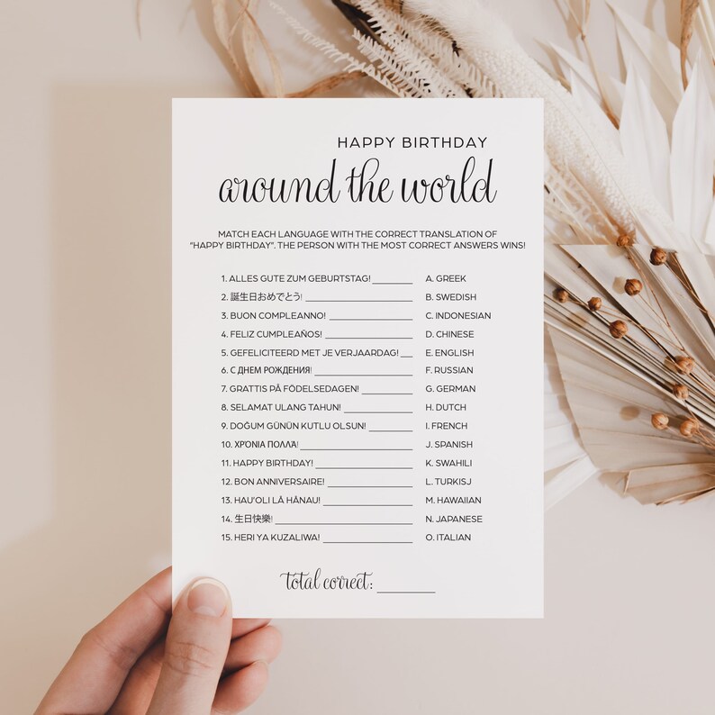 Puede incluir: Una tarjeta de juego imprimible con el t&iacute;tulo "Feliz cumplea&ntilde;os alrededor del mundo". La tarjeta presenta una lista de 15 idiomas con sus respectivas traducciones para "Feliz cumplea&ntilde;os". Los jugadores deben hacer coincidir los idiomas con sus traducciones correctas.