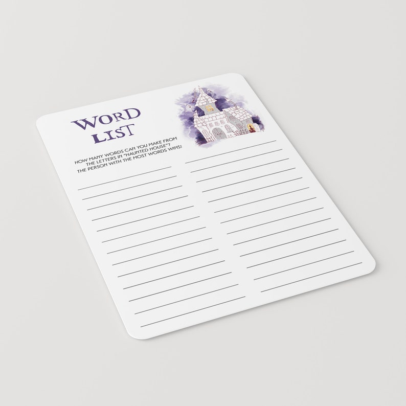 以下が含まれることがあります： 紫色の「WORD LIST」という文字が入った白い長方形のゲームカード。お化け屋敷の水彩イラストと書き込み用の線が特徴です。「HOW MANY WORDS CAN YOU MAKE FROM THE LETTERS IN 'HAUNTED HOUSE'? THE PERSON WITH THE MOST WORDS WINS!」というテキストが入っています。