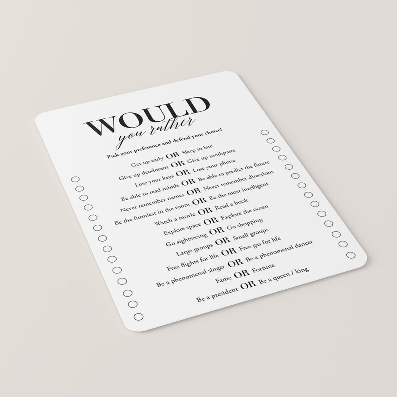 K&ouml;nnte beinhalten: Eine wei&szlig;e Karte mit dem Text "WOULD YOU RATHER" in Schwarz. Die Karte enth&auml;lt eine Liste von 14 "Would You Rather"-Fragen mit jeweils zwei Auswahlm&ouml;glichkeiten. Jede Auswahlm&ouml;glichkeit wird durch das Wort "OR" getrennt.