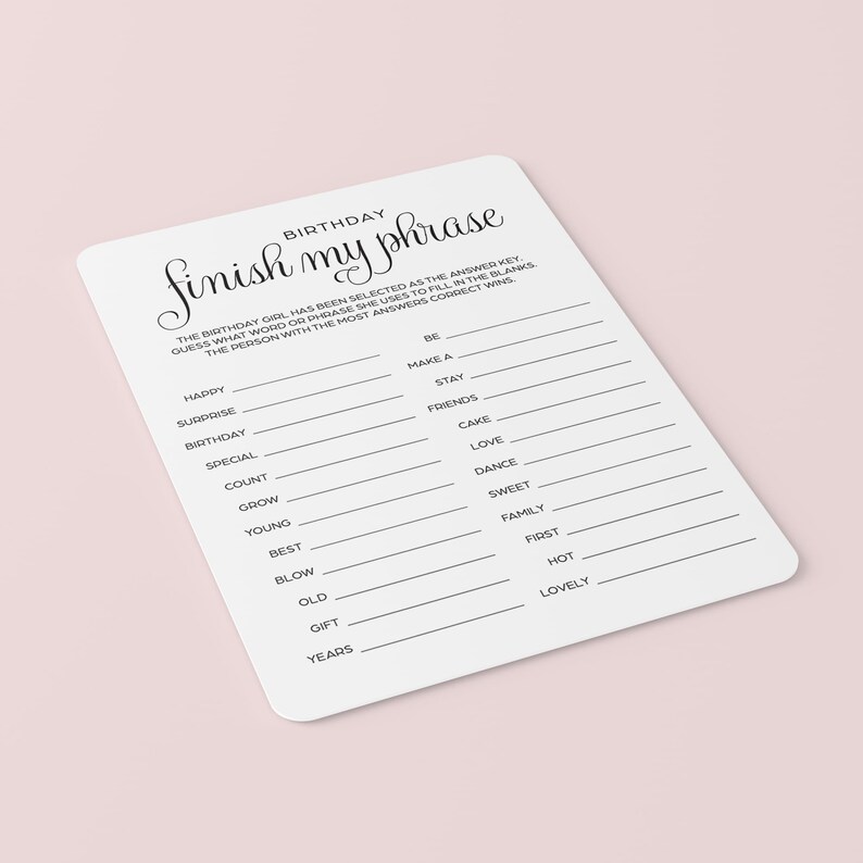 Puede incluir: Una tarjeta de juego imprimible blanca con el texto "Cumplea&ntilde;os Termina mi frase" y una lista de palabras para completar una frase. Las instrucciones del juego son: "La cumplea&ntilde;era ha sido seleccionada como la clave de respuesta. Adivina qu&eacute; palabra o frase usa para completar los espacios en blanco. La persona con la mayor cantidad de respuestas correctas gana."