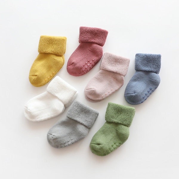 Premium quality baby socks | Non-slip winter socks | 0-3 Years | Gender neutral | Baby shower gift | Baby birthday gift