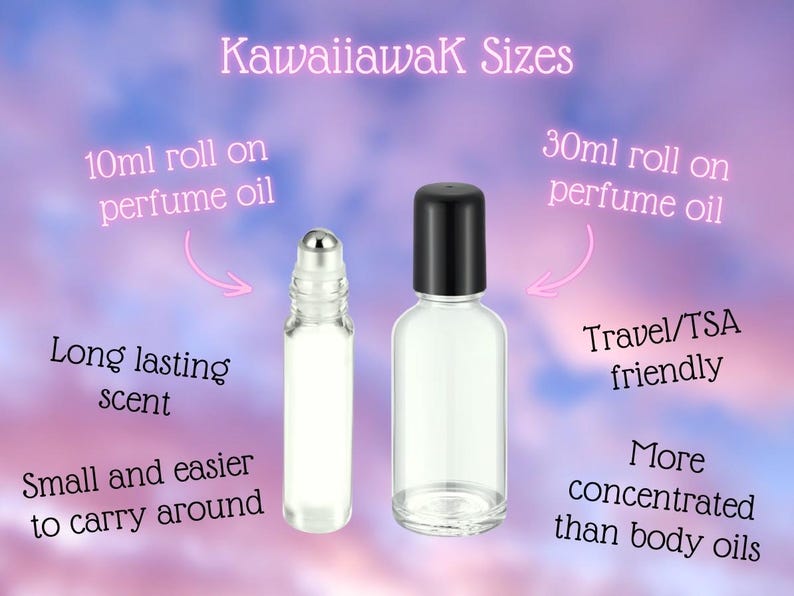 Op de afbeelding: Twee heldere glazen parfumolieflessen met zwarte doppen en zilveren rollerballs. De tekst luidt "Kawaiiawak Sizes", "10ml roll on perfume oil" en "30ml roll on perfume oil". De afbeelding vermeldt ook "Long lasting scent" en "Travel/TSA friendly".