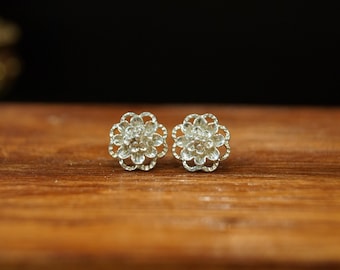 Silver Earstuds ZINNIA made of 999 fine silver | Studs | handcrafted Earrings | handmade in Nepal