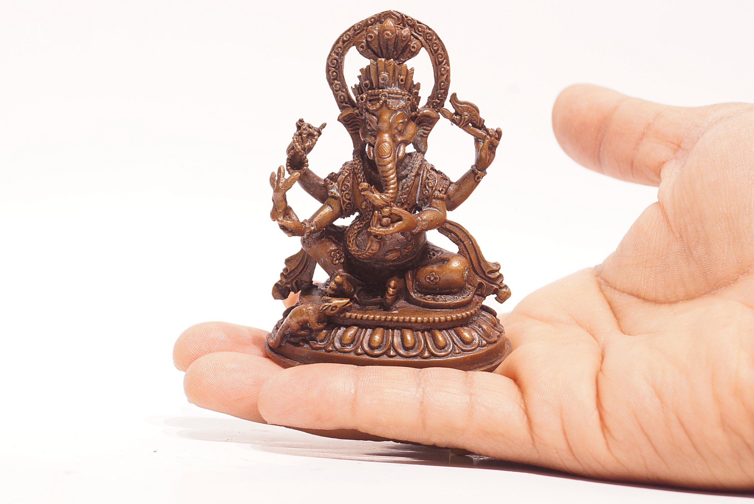 ヒンドゥー教 像 ネパール製 手作りの銅製ガネーシャ像：ネパールのヒンドゥー教の成功の神 - Etsy 日本