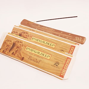MANGALDEEP Incense Sandalwood Aroma Traditional Nepali Dhoop, Wooden Incense-holder | Value Pack 100 sticks | Made in Nepal