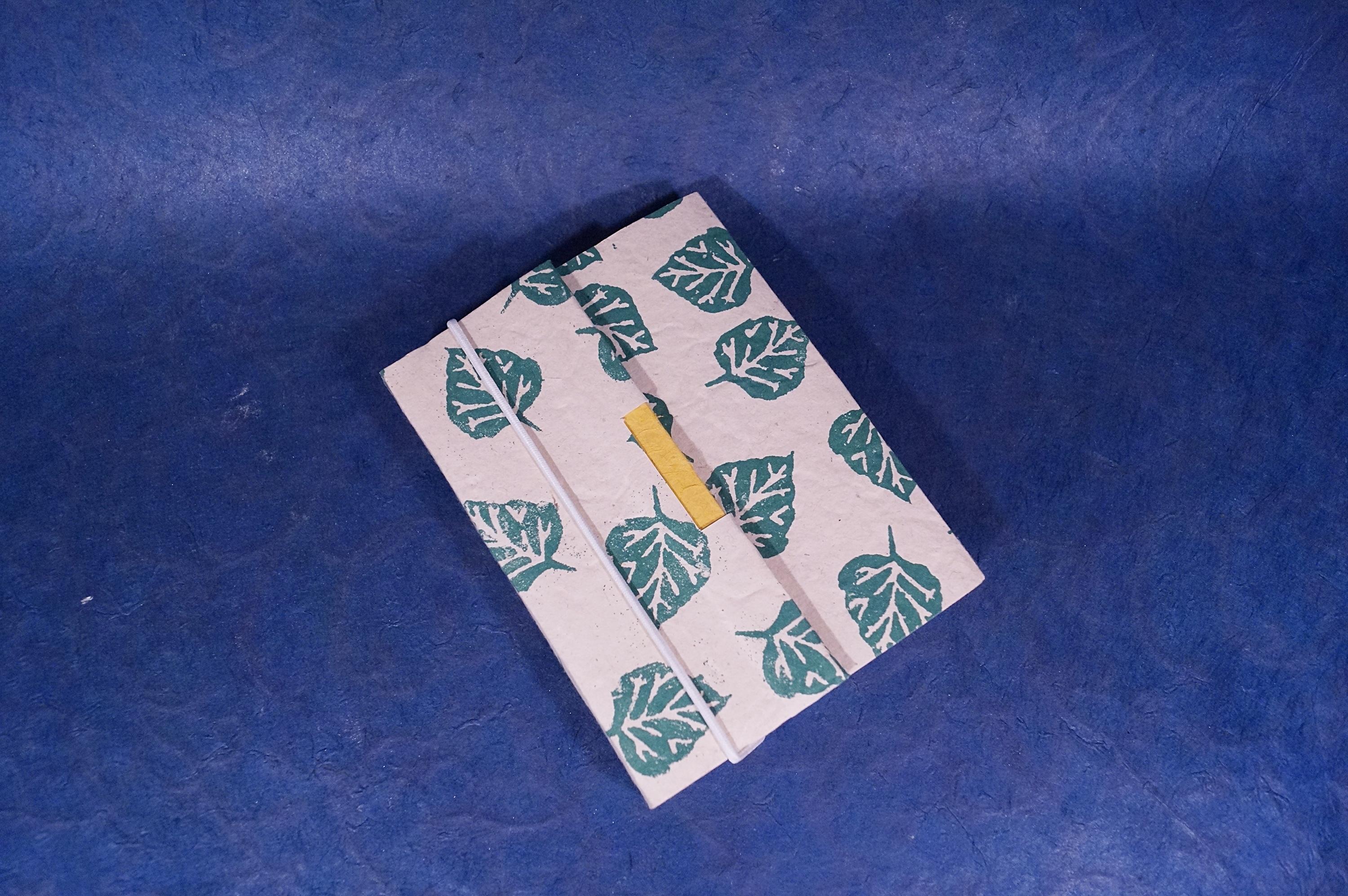 リーフプリントのロクタ紙ジャーナル：ネパールの手作りノート - Etsy 日本