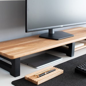 Monitorständer in Eiche, Benutzerdefinierte Größe, Monitorständer mit Aufbewahrung, Schreibtischregal aus Holz, Benutzerdefinierte Farben, Home Office, Geschenk für Ihn