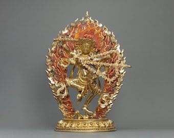 Statua della dea Kurukulla realizzata a mano: divinità tibetana dorata in oro 24 carati (10,5x20,3 pollici)