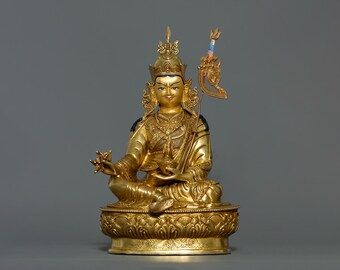 Handgefertigte Guru Rinpoche Statue: 24K Gold Vergoldete Tibetische Buddhismus Skulptur
