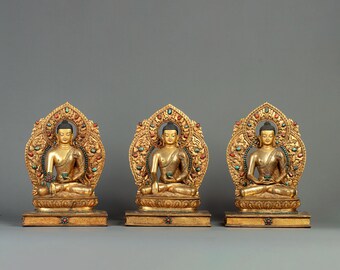 オールドチベット ガウ携帯祭壇『薬師如来』仏像窓銀製装飾手造り打出し装飾密教法具 オールドチベット ガウ携帯祭壇『薬師如来』仏像窓銀製装飾