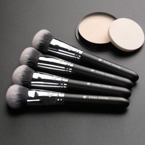 Synthetic Foundation/powder Brush