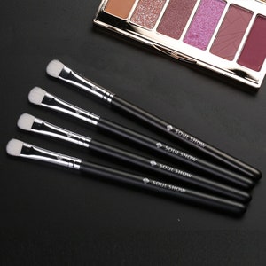 S001-16 Medium size goat hair eyeshadow brush