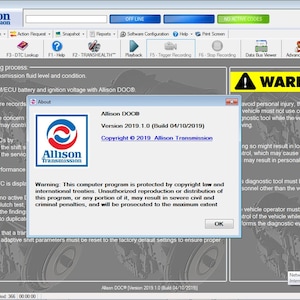 Puede incluir: Captura de pantalla de la interfaz del software Allison DOC®. La ventana principal muestra los pasos de solución de problemas y las opciones de software. Una ventana emergente muestra el logotipo de Allison Transmission y la información de la versión del software.