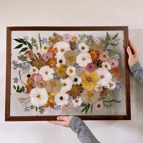 Cadre personnalisé avec fleurs pressées - fleurs de mariage ou autres fleurs événementielles