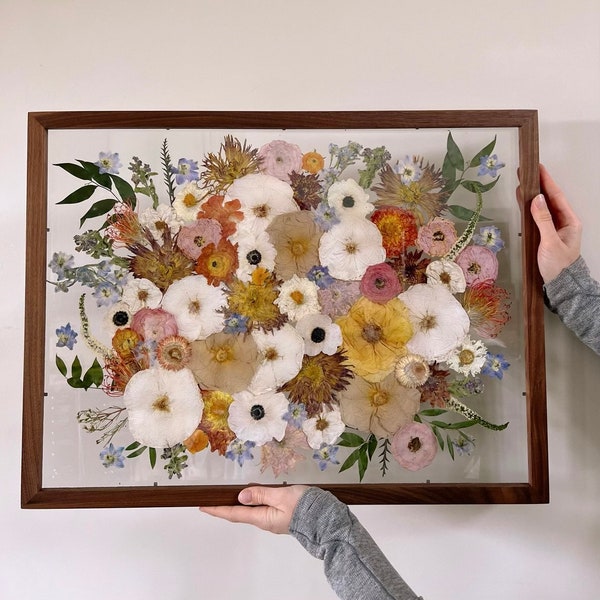 Marco de flores prensadas personalizado: flores para bodas u otros eventos