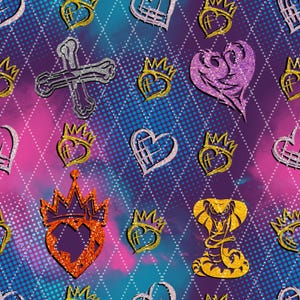 Pode incluir: Padrão repetitivo com ilustrações brilhantes de coroas, corações, cruzes e uma cobra. O design é definido em um fundo de tons rosa, azul e roxo com um padrão de losangos.