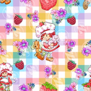 Pode incluir: Um padrão repetido com a personagem Moranguinho, framboesas, flores e morangos em um fundo xadrez colorido. O design inclui a personagem segurando um gato e um cachorro.