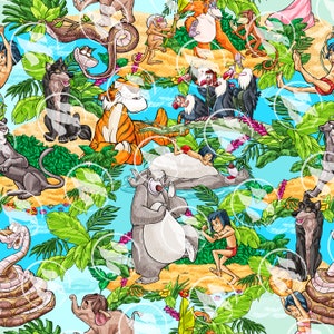 Puede incluir: Un patrón vibrante y repetitivo con personajes de El Libro de la Selva. El diseño incluye ilustraciones de Baloo, Mowgli, Shere Khan, Kaa y otros personajes, sobre un fondo de exuberante follaje verde y un cielo azul claro.