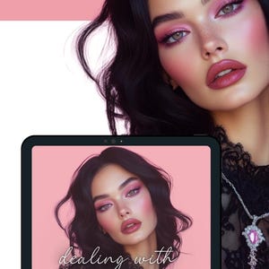 Pu&ograve; includere: Lo schermo di un tablet digitale mostra uno sfondo rosa con il viso di una donna e il testo "dealing with SETBACKS & FAILURE" in grassetto in lettere bianche. Il testo "LIFE COACHING" &egrave; sotto in lettere bianche pi&ugrave; piccole con un simbolo di cuore. Il tablet &egrave; circondato da una cornice nera.