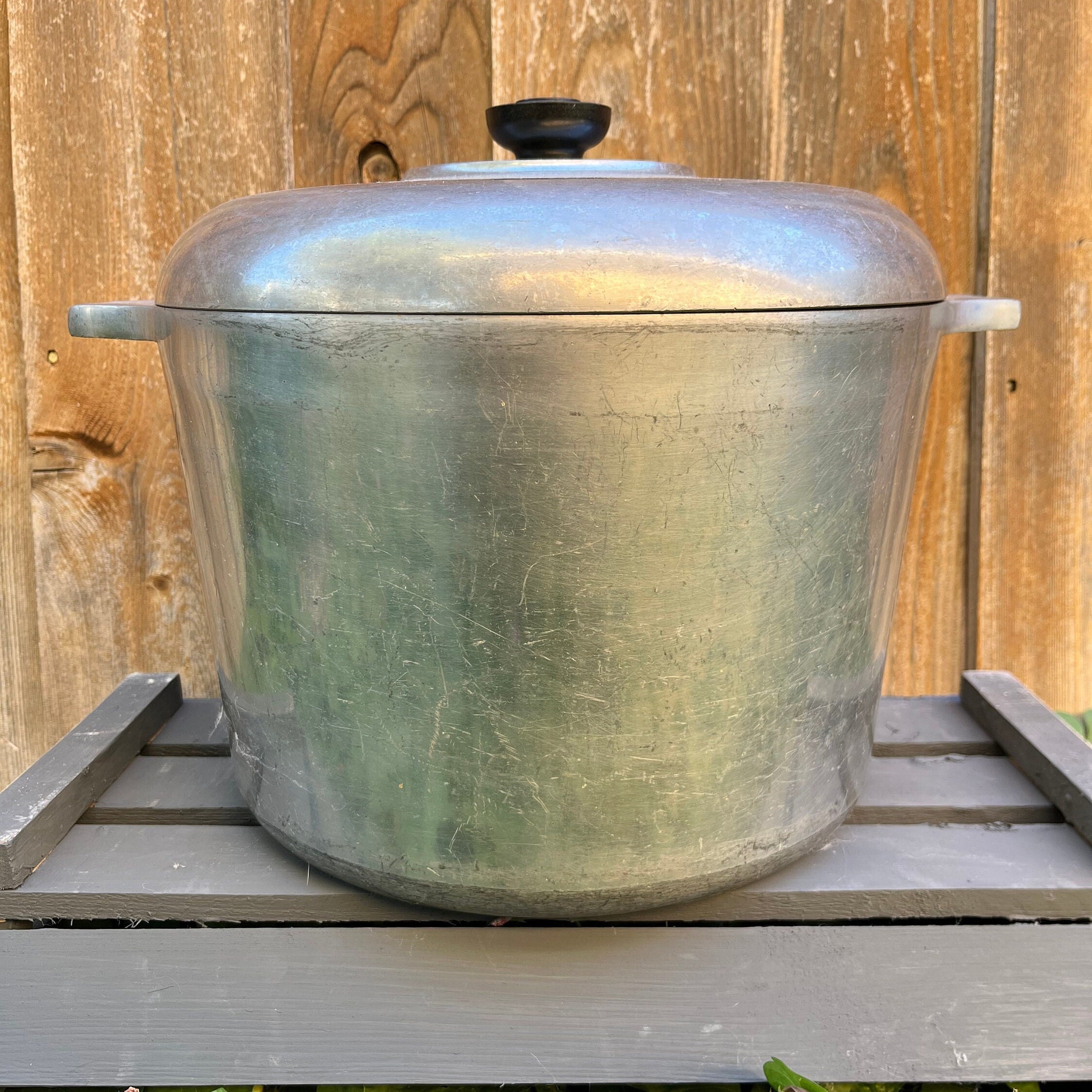 Antique Magnalite GHC (formerly Wagner Mfg. Co of Sydney O) Cast Aluminum  12QT Stock Pot with Lid, Bakelite Knob, Circa 1969, Made in U.S.A.