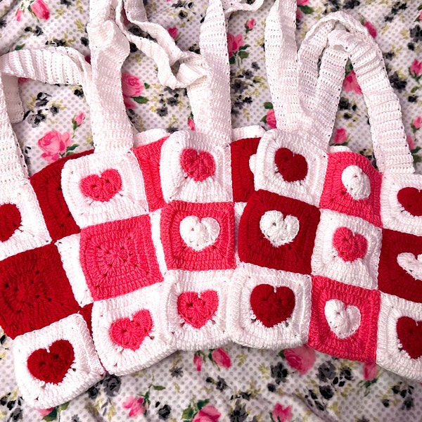 Charming Valentine’s Day Bags, Heart Patterned & Customizable, Perfect for Gifting and Love Notes, Great for Sweetheart Gifts and Treats