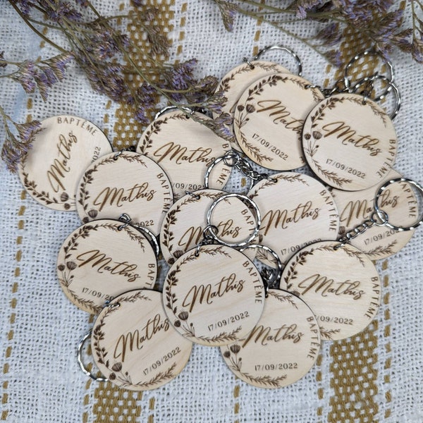 Porte-clés rond en bois , personnalisable pour vos invités de mariage Fleurs