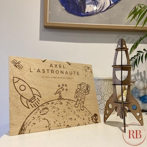 Astronaut - wooden rocket - wooden poster autronaut - wooden frame - engraving - wooden rocket