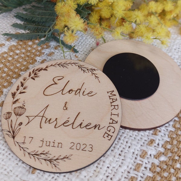 Magnet rond en bois cadeau invité pour Mariage ou baptême fleurs