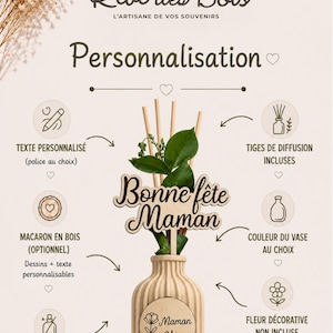 May include: A beige ribbed diffuser vase featuring a wooden topper with the text Bonne f&ecirc;te Maman, green leaves, and wooden reeds. The image includes instructional icons and text in French detailing customization options, diffuser sticks, and vase colors.