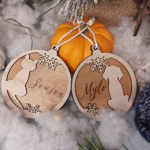 Personalized wooden Christmas ball for pets, dogs and cats