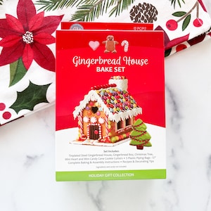 GINGERBREAD HOUSE 12 PC Bake Set