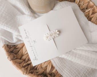 Mini Daisy Hair Clip: Embroidered Floral Alligator Clip