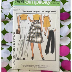 modèle de couture vintage des années 1970, Simplicity no 7899, copyright 1977, jupes, pantalons, Miss taille 40 à 46, partiellement coupé, complet