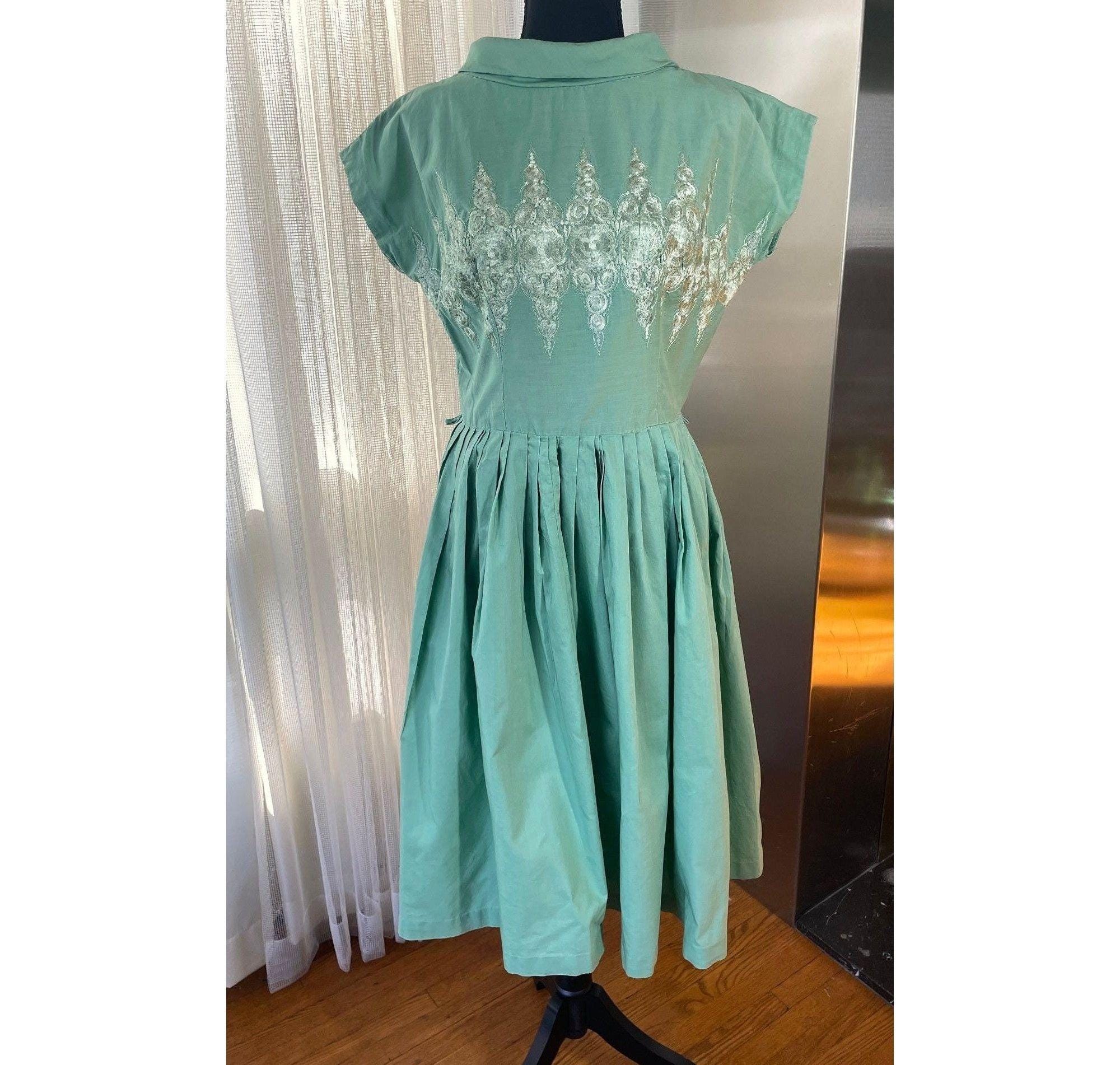 green emerald velvet dress Amazon.com: 1950s Dress for Women Vintage Halter Sleeveless A-Line Pin Up  Costume Polka Dot Gingham Plaid Retro Rockabilly Cocktail Party Dress 40s  Novelty Birthday Halloween Dress Bright Green Halter S : Clothing, main image 1