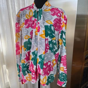 Vintage 80s blouse, pink, green, yellow grey hibiscus flowers, attached necktie, 1980s office clothes, Coco-Loco, modern size 10/12 (M/L)