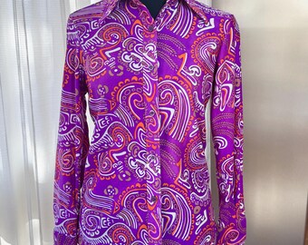 Top vintage de los años 70, estampado abstracto en morado, dorado, naranja y blanco, mangas largas, solapas de daga, blusa moderna de otoño de los años 70, talla 4 (S).