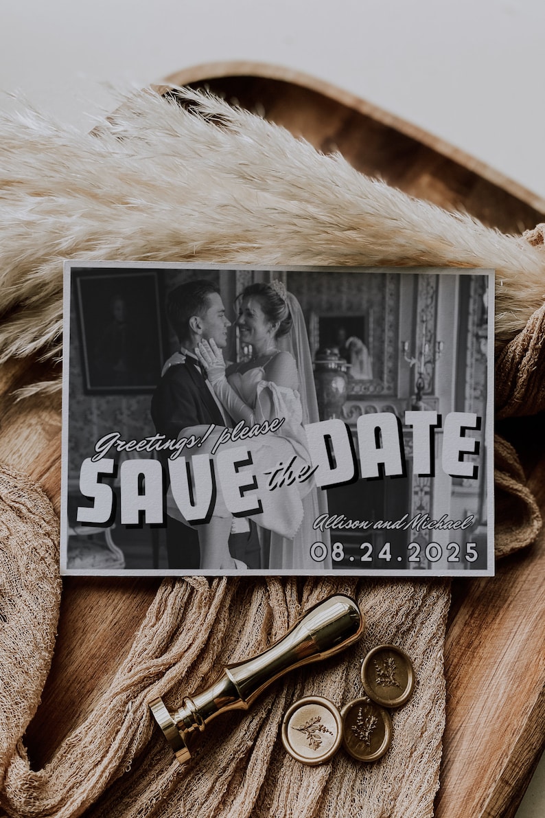 Carte postale vintage inspirée Enregistrer la date Modèle, Photo rétro modifiable Enregistrer la date, Carte photo imprimable Enregistrer la date, Salutations vintage image 1