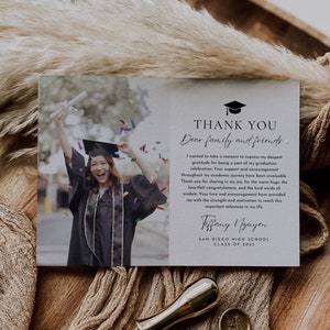 Minimalistische Dankeskarte für die Graduierung, bearbeitbare Dankeskarte für die Graduierung, moderne druckbare Dankesnotizen, Abschlussfotokarte