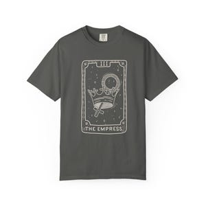 Camiseta unisex teñida de La Emperatriz Tarot, estilo bohemio, regalo para amantes del tarot, camiseta astrológica única, moda de brujas