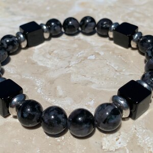 Natural AAA 8mm Indigo Gabbro AKA Mystic Merlinite and Onyx Cube Gemstones with Silver Accents Stackable Stretch Bracelet