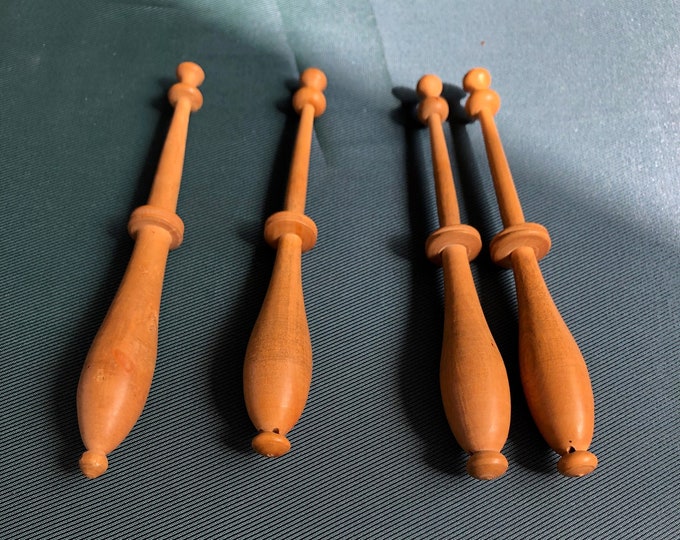 wooden lacemaking bobbins x 4